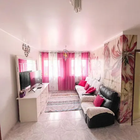 At Your Doorstep - Bedrooms בית אירוח ליסבון